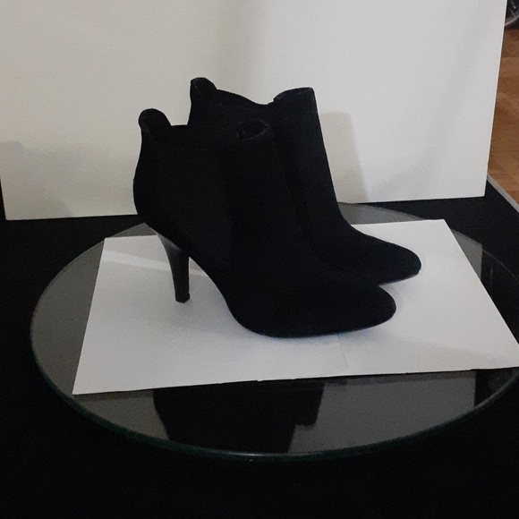 Le Chateau Moda Reflex high heeled booties 7.5 - Picture 1 of 1
